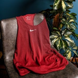 Women's Nike Size M Aeroreact Tank, Red and Black